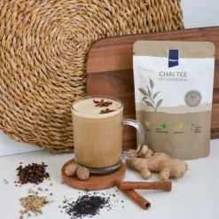 Pelster's Chai Tee mit Haferdrink><noscript><img width=