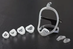 Philips DreamWisp mit einem Maskenkissen, Nasal Atemmaske GRÖSSE:M mit Ausatemventil und Kopfband>PHILIPS RESPIRONICS Hot